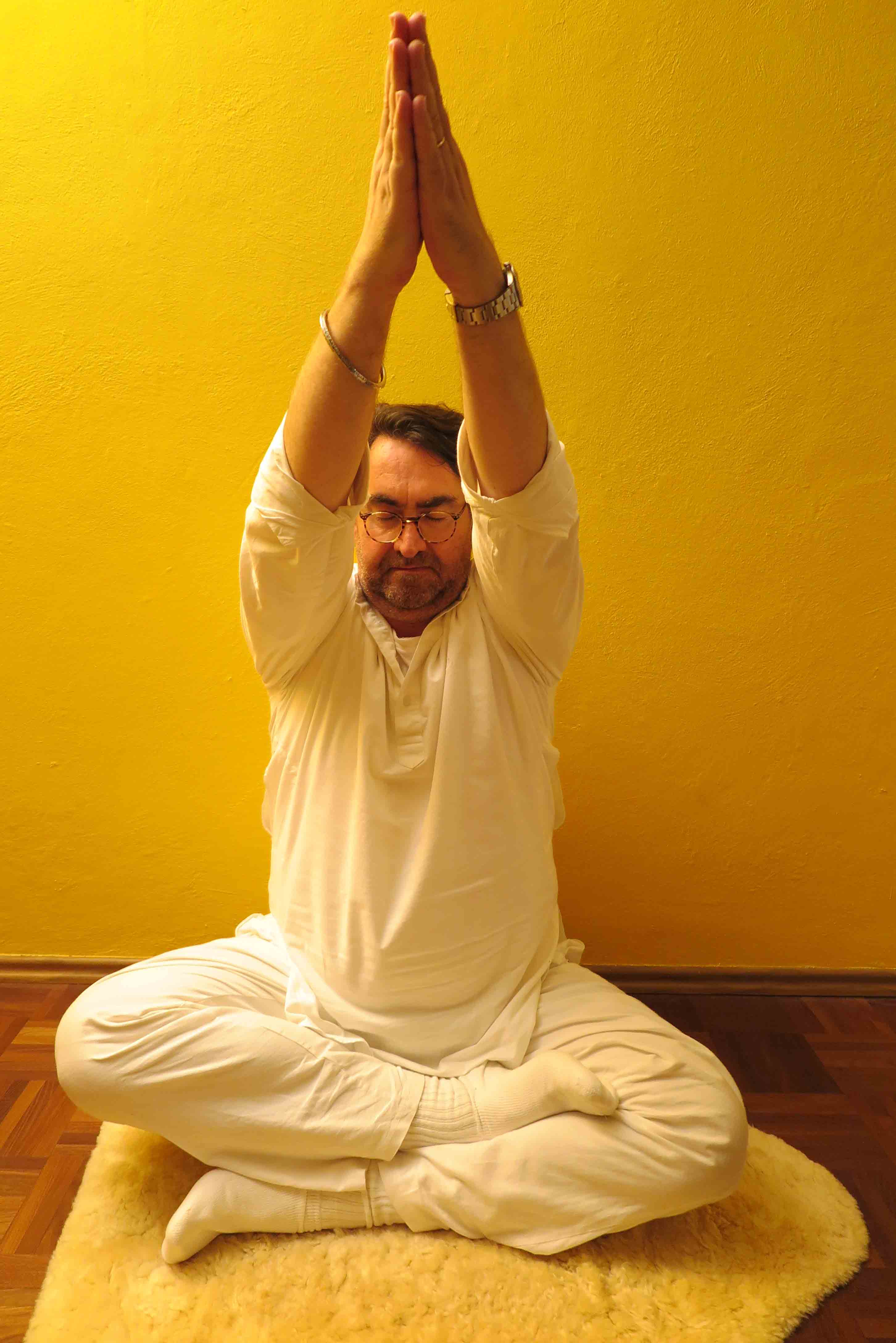 Kundalini Yoga Galerie Schule Münster - Meditation Ausstrahlung und Schutz aus dem Herzen